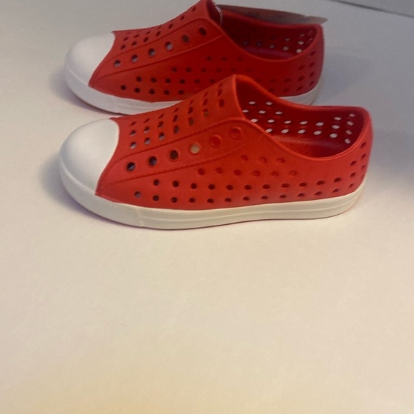 Seannel Kids Water Shoes Slip On Sneaker Lightweight Breathable Red Size 9 NWT - Picture 4 of 11